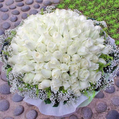 99 White Roses Hand Bouquet