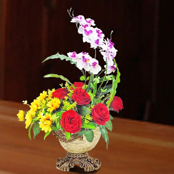 Classic Vases With Artificial Flowers Table Arrangement