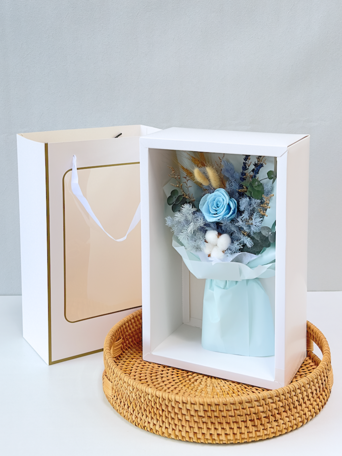 Breezy Bayfront Box (Blue)