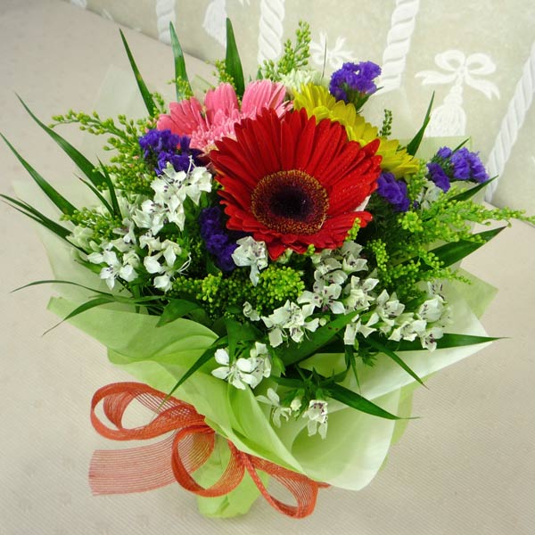 3 Mixed Gerberas Handbouquet