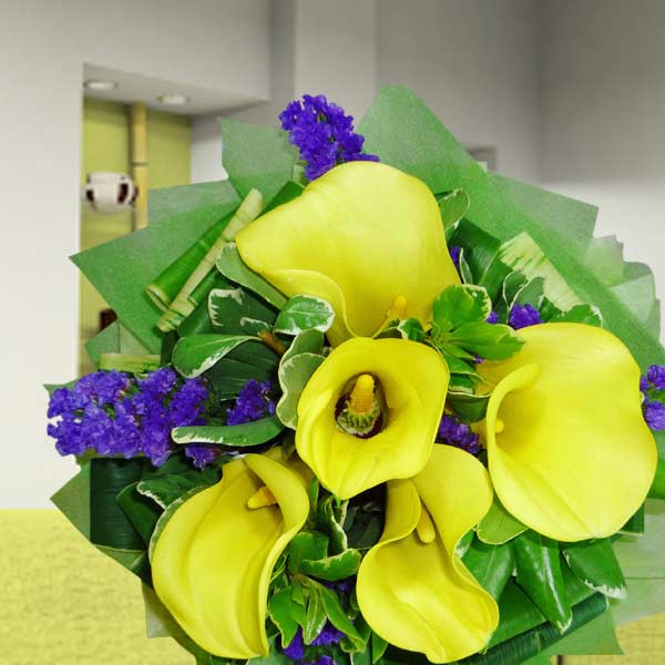 5 Yellow Cala Lily with forget-me-not Handbouquet