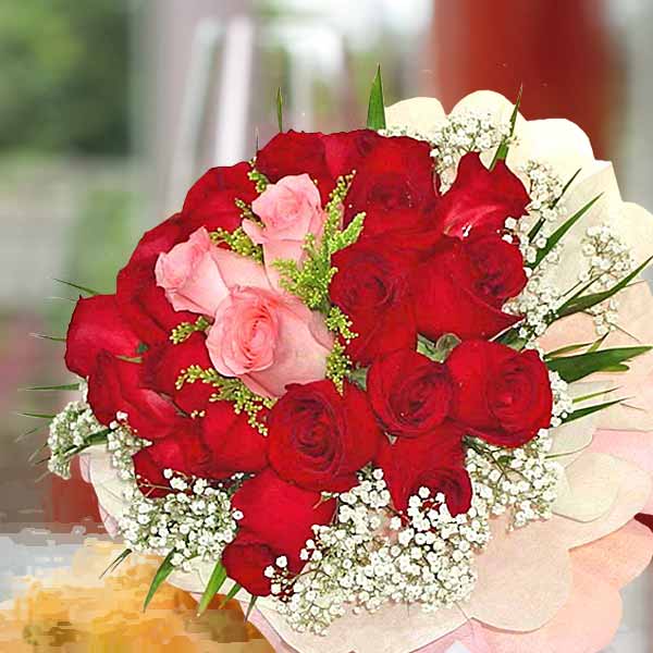 24 Roses Handbouquet (3 Peach 21 Red)