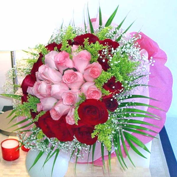 36 Roses ( 18 Peach 18 Red ) Handbouquet