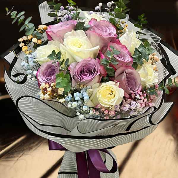 12 Roses ( 6 purple 6 white ) RainBow Baby&#39;s Breath Handbouquet