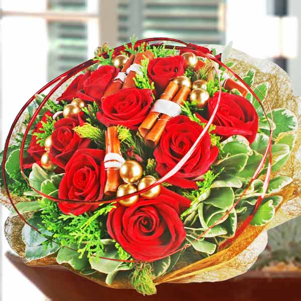 12 Red Roses Round Hand Bouquet