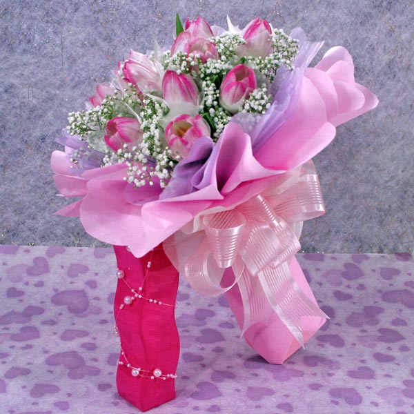 10 2-tone Pink Tulips Handbouquet