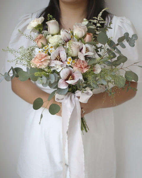 Smoky Suntec Frontal Bridal Bouquet